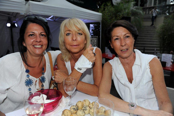 11. Nathalie, Myriam et Cathy