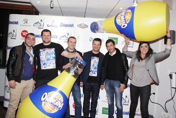 13. Damien Huillard (Orangina Schweppes) entouré de toute son équipe, Umit, Julien, Jérome, David et Emilie 