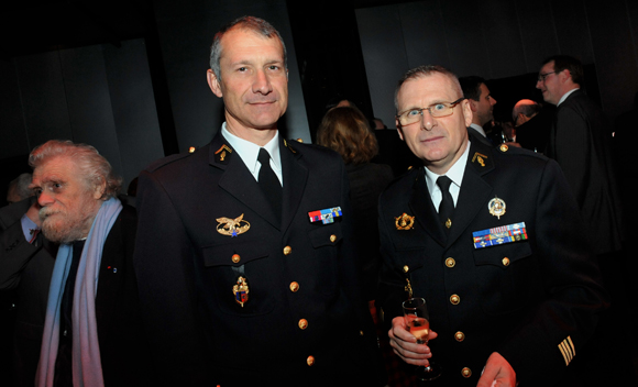 18. Le lieutenant-colonel Didier Larbain et le commandant Jean-Marie Billaud