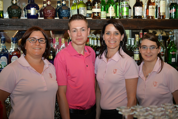 9. L’équipe du restaurant : Pauline, Yohann, Séverine (responsable), Julie