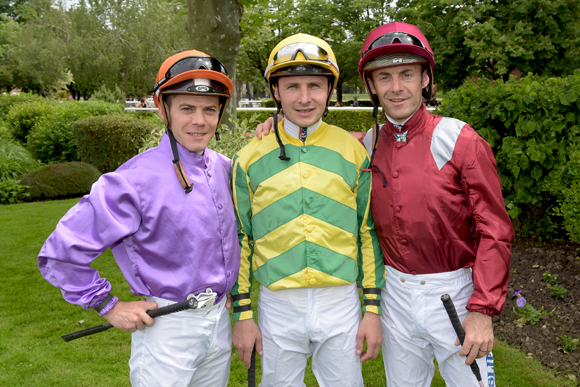 26. Les jockeys Raphaël Marceli, Stéphane Pasquier et Olivier Peslier