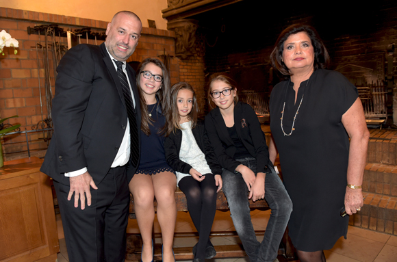 10. Françoise Bernachon, son fils Philippe, ses petites-filles Paola, Carla et Giulia