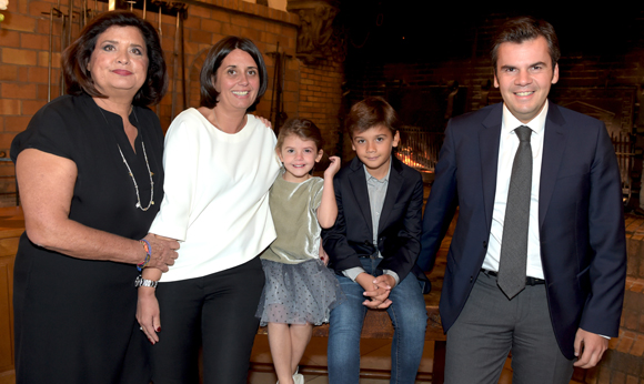 12. Françoise Bernachon, sa fille Candice, son époux Arnaud Xerri, leurs enfants Ambre et Andréa