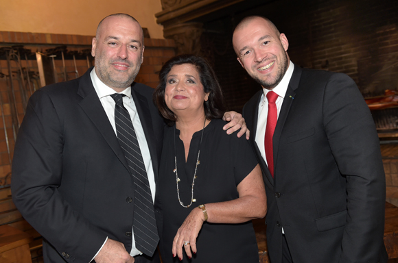 4. Philippe Bernachon, sa maman Françoise et le chef Guillaume Gomez (Palais de L’Elysée)