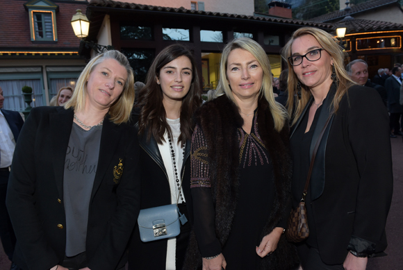 22. Nathalie Flachs (Eyguebelle), Marine, sa mère Corinne Paris (Cabinet Paris-Gerbaud) et Stéphanie Gagnaire (Brice Robert)