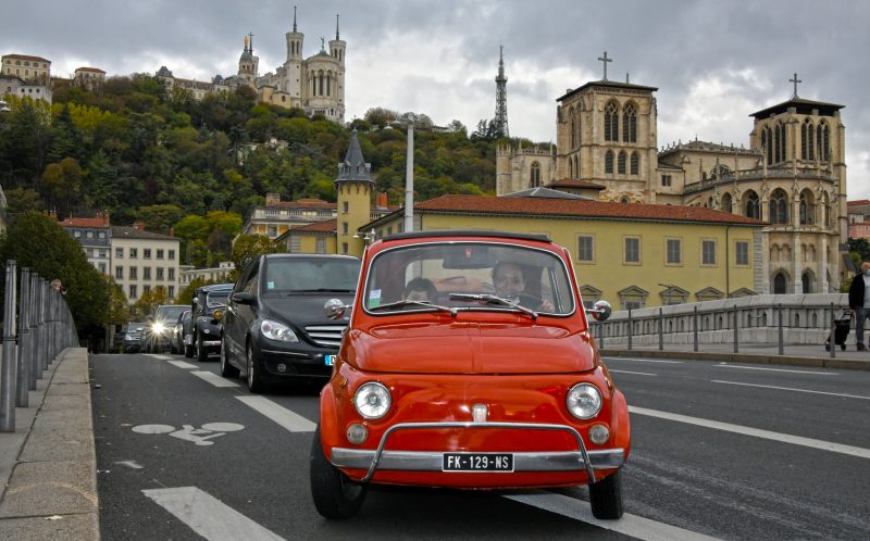 14eme Traversée de Lyon en voitures de collection. Toutes les photos !