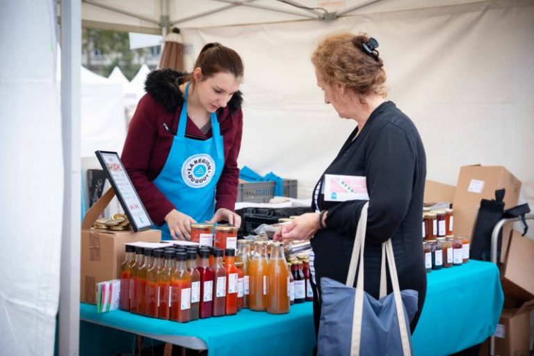 Lyon Le Marché Du Goût Revient Ravir Les Papilles Place Bellecour 