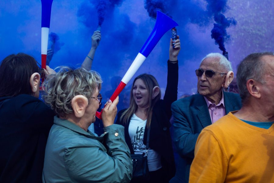 Les manifestants ont accentué leurs revendications avec des fumigènes.