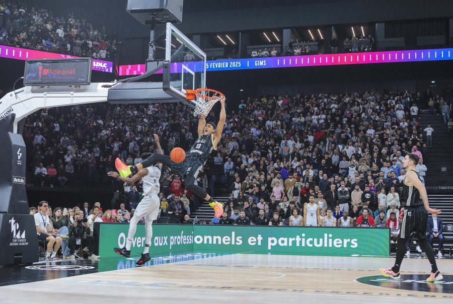 Les tribunes VIP d’ASVEL – Paris. La féérie de Noël a commencé !